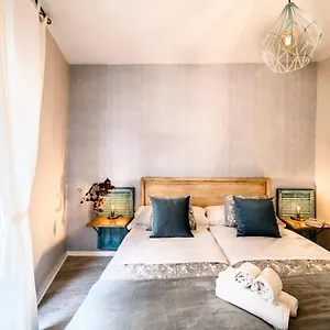https://apartamentos-san-pedro.es-andalucia.com